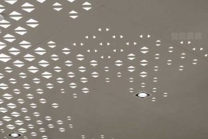 現(xiàn)代風(fēng)格辦公室天花白色鋁板鏤空吊頂