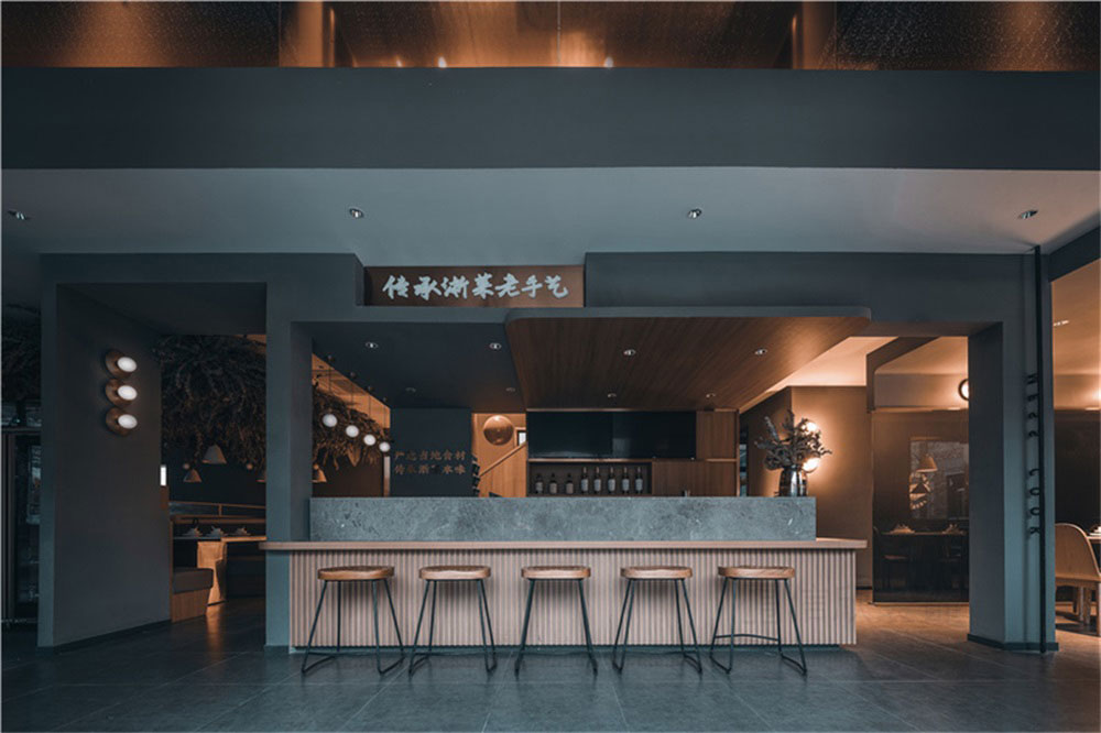 簡約風浙江特色菜連鎖餐廳深圳龍華店裝修設計吧臺用餐區(qū)