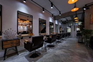 理發(fā)店復(fù)古pvc地板天花吊頂射燈鏡面工業(yè)風裝修設(shè)計店鋪設(shè)計