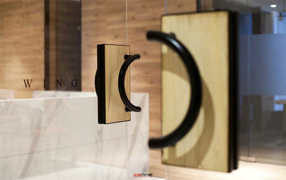 深圳南山智慧廣場新中式風(fēng)格辦公室裝修設(shè)計案例前廳入戶門拉手