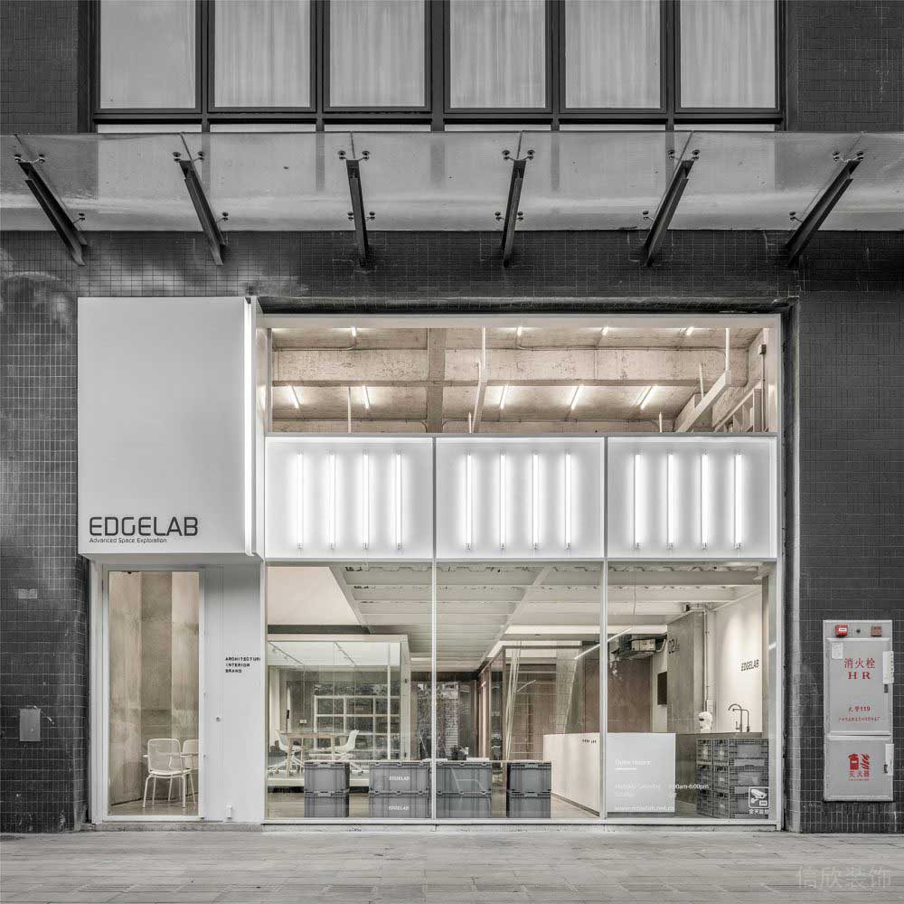 工作室灰色調(diào)現(xiàn)代城市街邊過道裝修店鋪效果圖鏤空玻璃效果