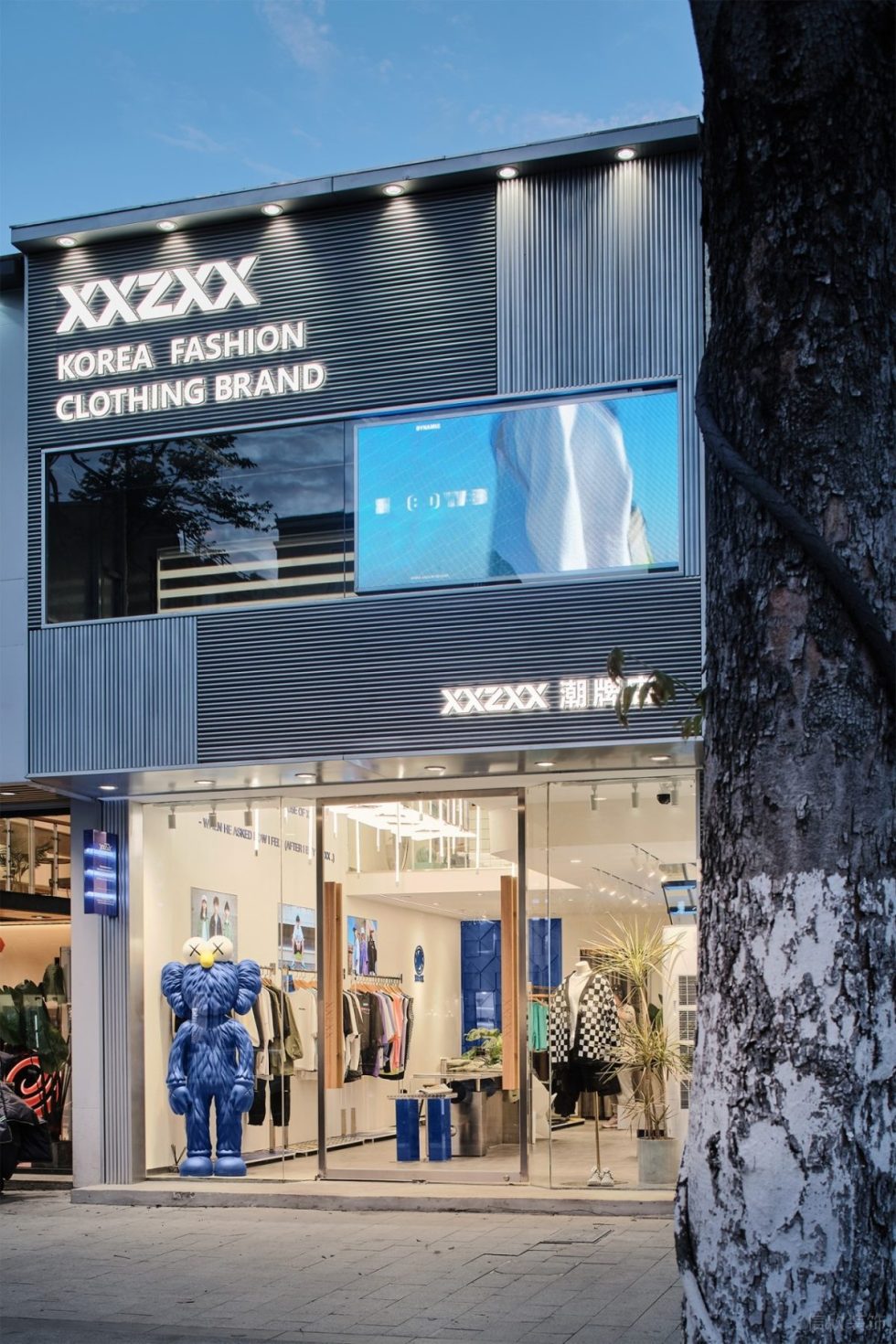 深圳市龍華區(qū)大浪xxzxx潮牌店裝修設(shè)計(jì)外立面3