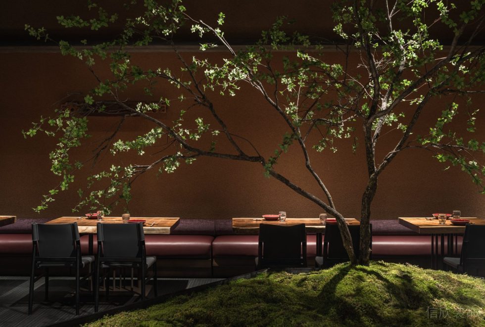 深圳福田新中式木質(zhì)餐廳夯土墻背景裝修設(shè)計(jì)