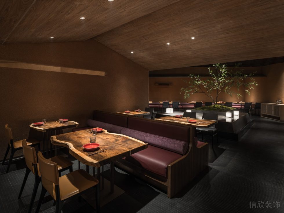深圳福田新中式木質(zhì)餐廳木板平貼天花板裝修設(shè)計(jì)