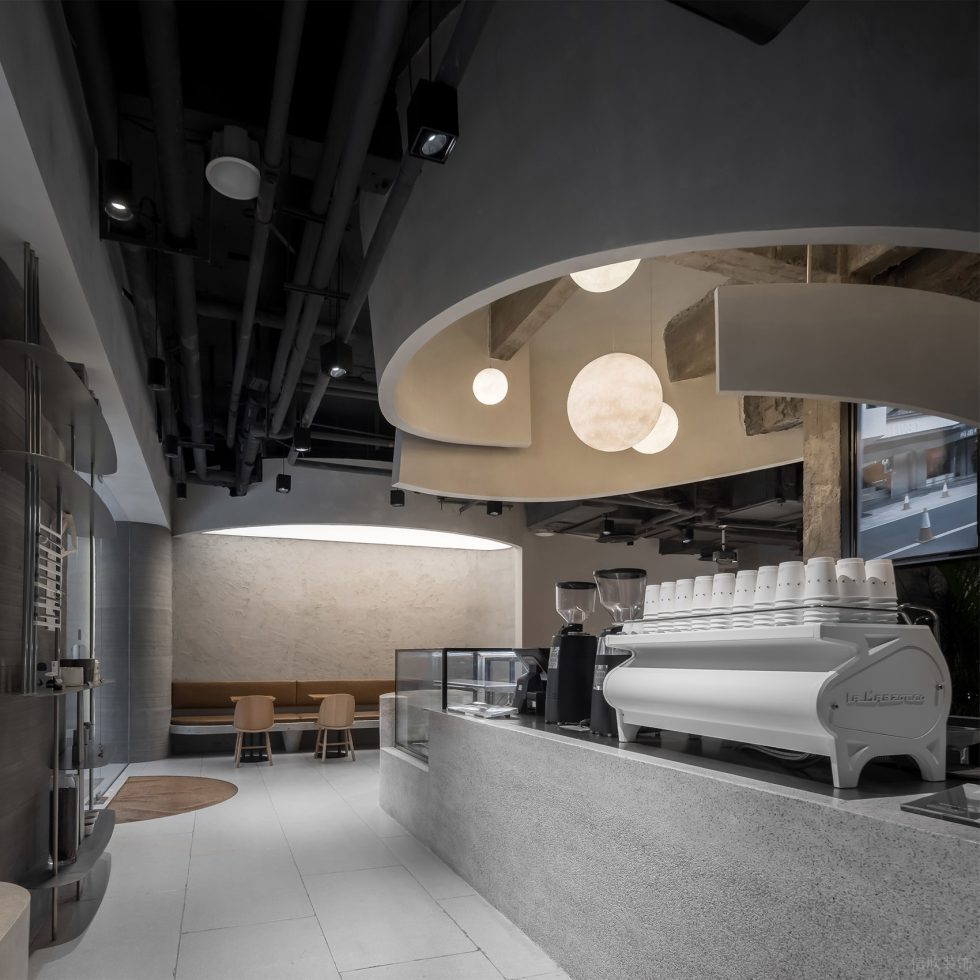 工業(yè)簡約風(fēng)咖啡店入口吧臺區(qū)裝修實景圖