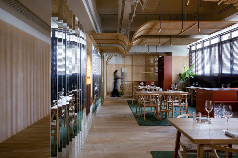 木質(zhì)歐式餐廳通透裝用餐區(qū)修設(shè)計(jì)