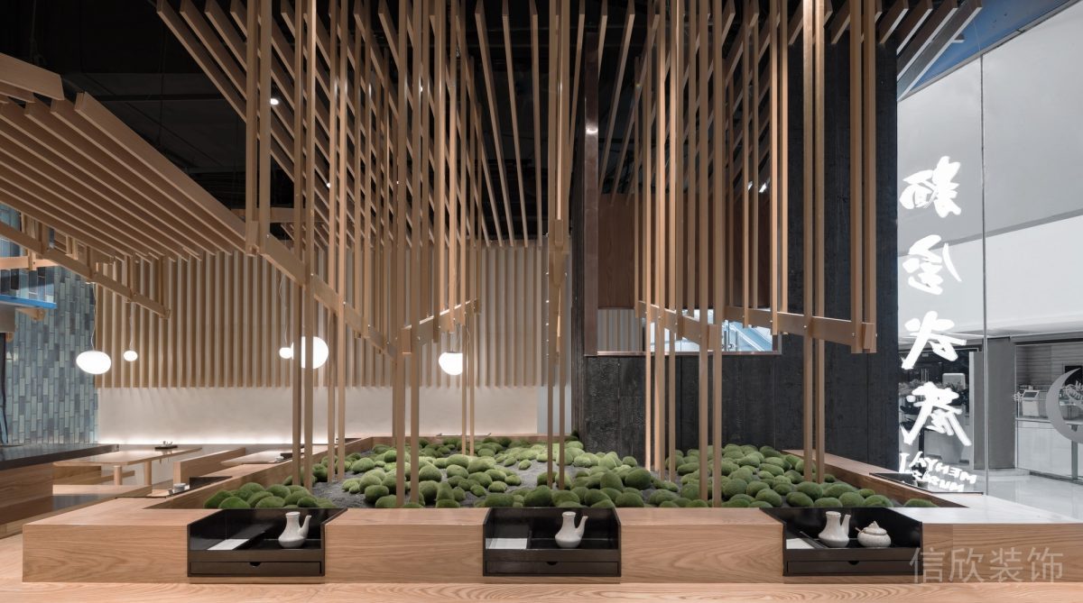 深圳羅湖區(qū)桂圓面館大餐桌中間景觀臺裝修設計