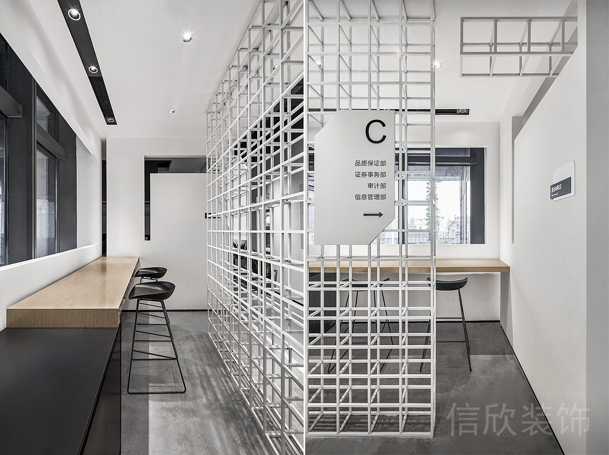 奶白系金屬管道鏤空設(shè)計(jì)茶水間過(guò)道