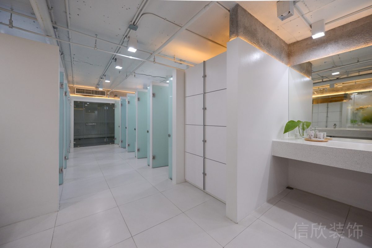 簡約風(fēng)衛(wèi)生間裝修設(shè)計(jì)薄荷綠色門飾設(shè)計(jì)